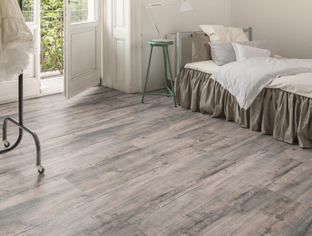 VA12-HOQ-2163_Quarry oak_lifestyle Quarry oak flooring room view